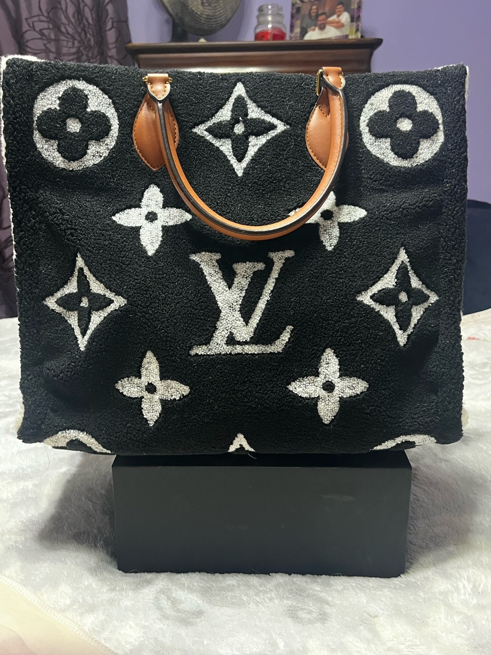 🖤 Louis. Vuitton. GM Plush Teddy Tote Bag
Monogram Purse